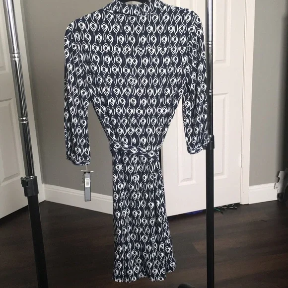 NWT Classically stylish “upgraded” shirt dress - Picture 2 of 15